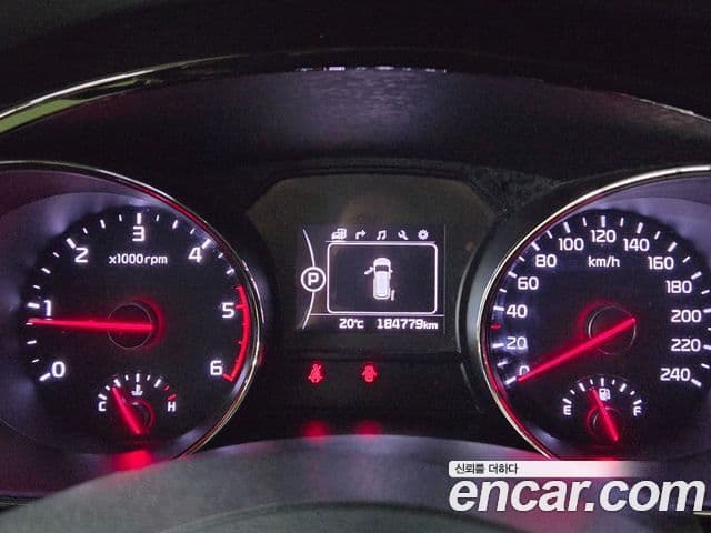 Kia All New Carnival VIP, 2016 10