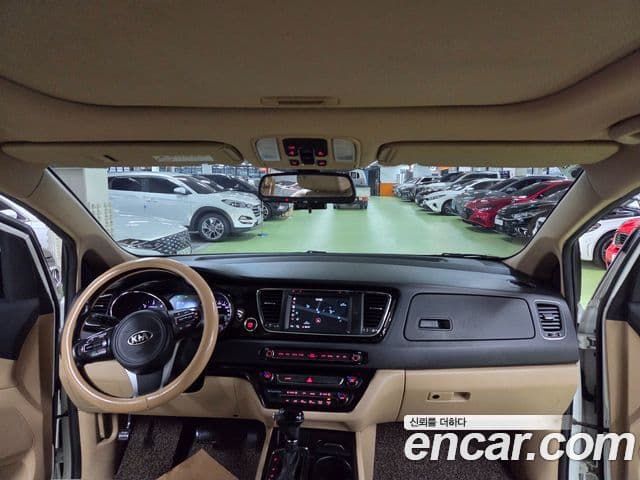 Kia All New Carnival VIP, 2016 11