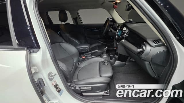 Mini Cooper 3세대, 2023 10