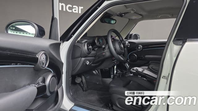 Mini Cooper 3세대, 2023 12