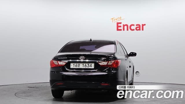 Hyundai YF Sonata чёрный, 2011 4