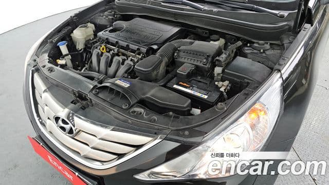 Hyundai YF Sonata чёрный, 2011 6