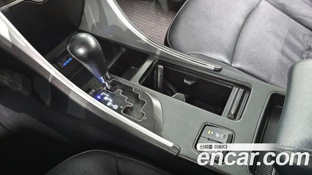 Hyundai YF Sonata чёрный, 2011 9