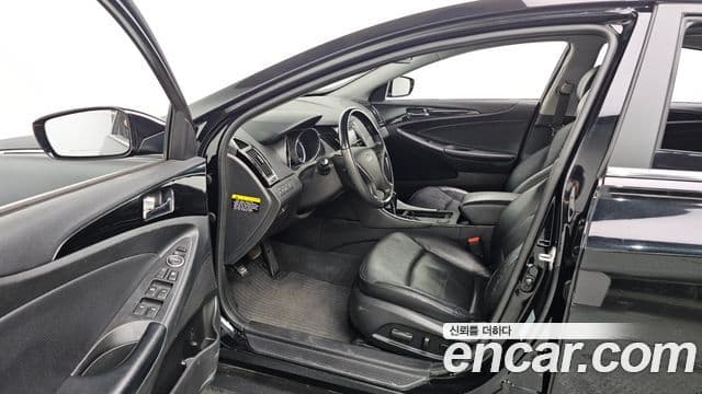 Hyundai YF Sonata чёрный, 2011 10