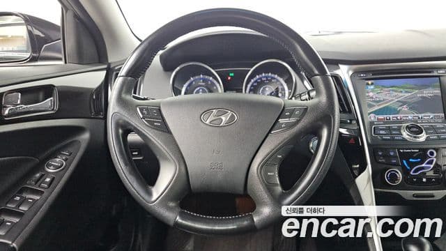 Hyundai YF Sonata чёрный, 2011 11