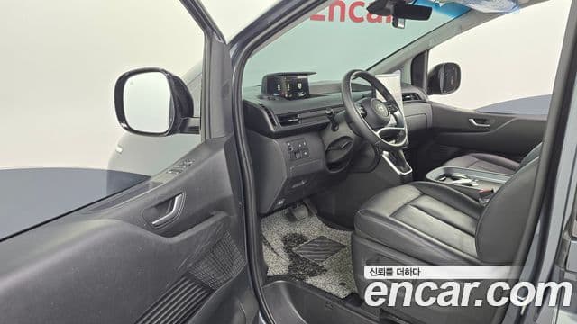 Hyundai Staria Modern, 2025 10