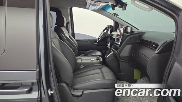 Hyundai Staria Modern, 2025 11