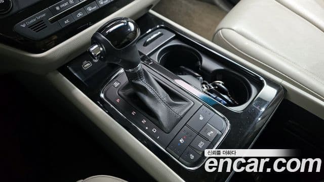 Kia All New Carnival VIP, 2016 9