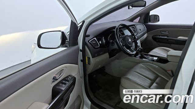 Kia All New Carnival VIP, 2016 10