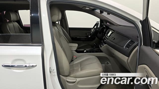 Kia All New Carnival VIP, 2016 11