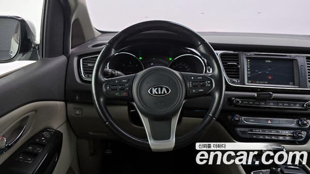 Kia All New Carnival VIP, 2016 13