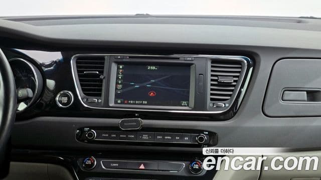 Kia All New Carnival VIP, 2016 14