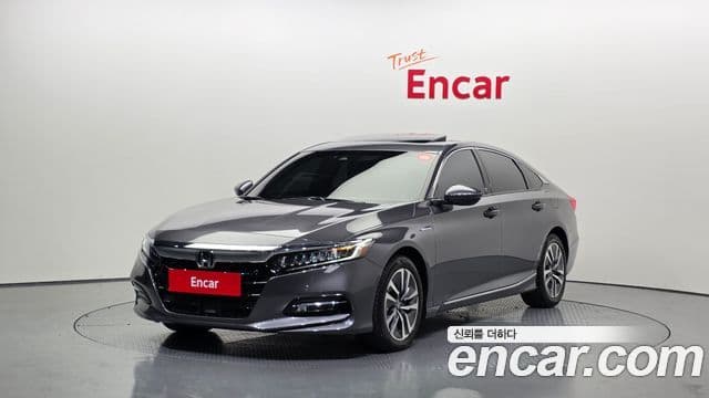Honda Accord 10세대 2.0 гибрид Туринг (Touring), 2019 1