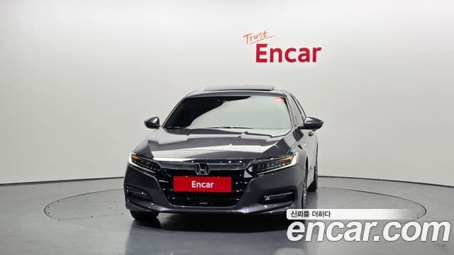 Honda Accord 10세대 2.0 гибрид Туринг (Touring), 2019 3
