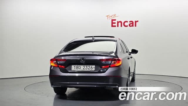 Honda Accord 10세대 2.0 гибрид Туринг (Touring), 2019 4