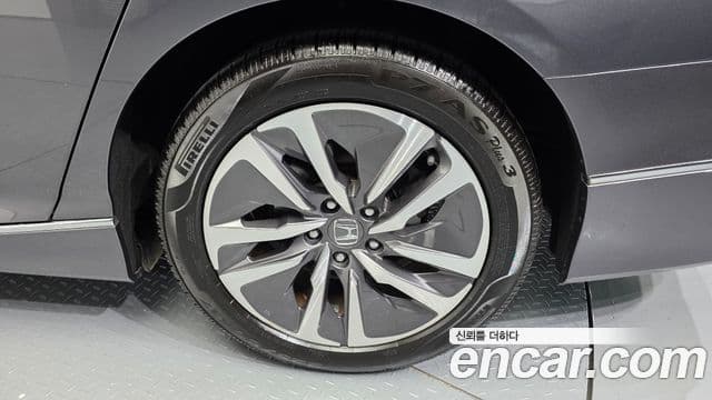 Honda Accord 10세대 2.0 гибрид Туринг (Touring), 2019 все фото