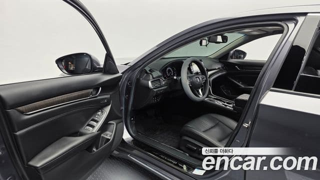 Honda Accord 10세대 2.0 гибрид Туринг (Touring), 2019 10