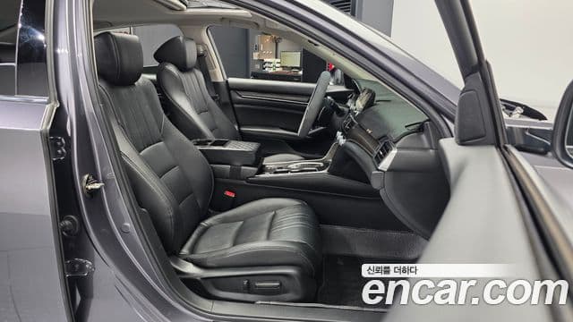 Honda Accord 10세대 2.0 гибрид Туринг (Touring), 2019 11