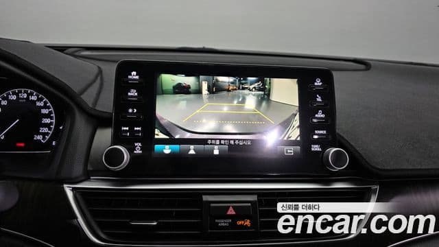 Honda Accord 10세대 2.0 гибрид Туринг (Touring), 2019 15