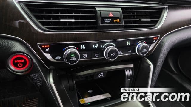 Honda Accord 10세대 2.0 гибрид Туринг (Touring), 2019 17