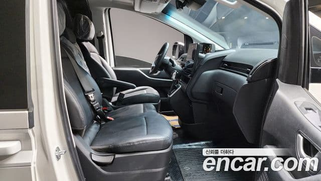 Hyundai Staria Modern, 2025 10