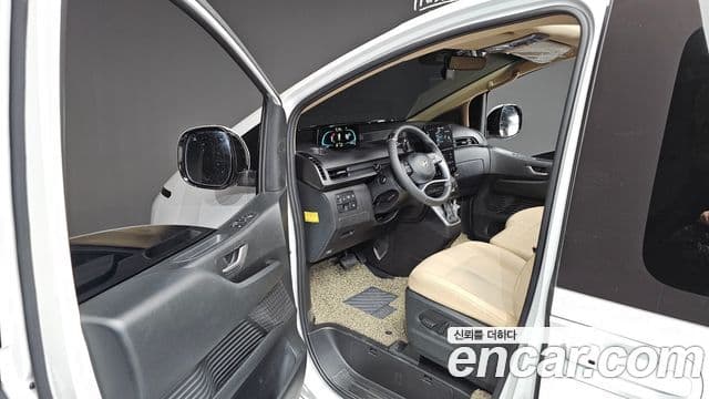 Hyundai Staria Modern, 2025 10