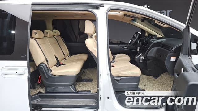 Hyundai Staria Modern, 2025 11