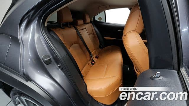 Lexus UX300e, 2022 12