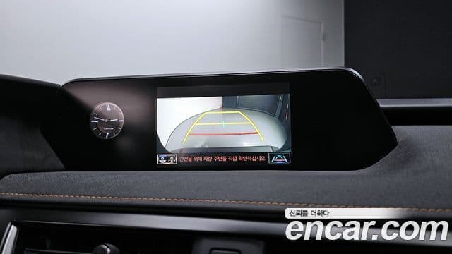 Lexus UX300e, 2022 14