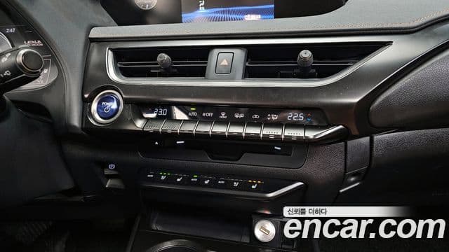 Lexus UX300e, 2022 15