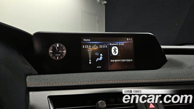 Lexus UX300e, 2022 16