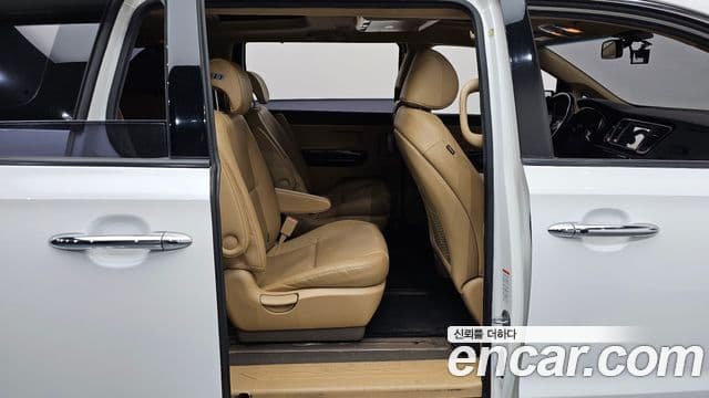 Kia All New Carnival Prestige, 2015 12
