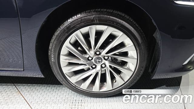 Lexus ES300h 7세대 Luxury Plus, 2023 все фото