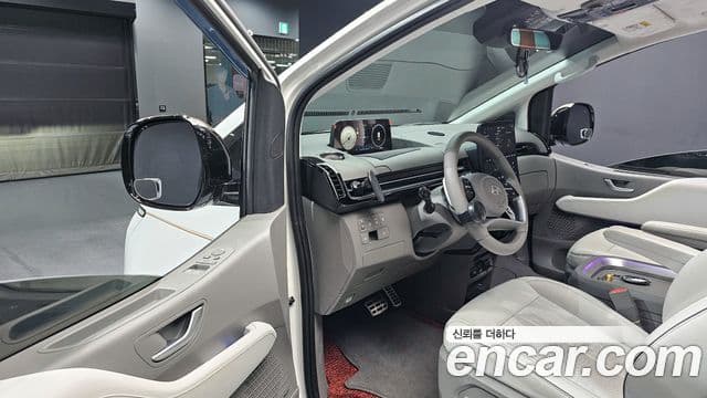Hyundai Staria Inspiration, 2025 11