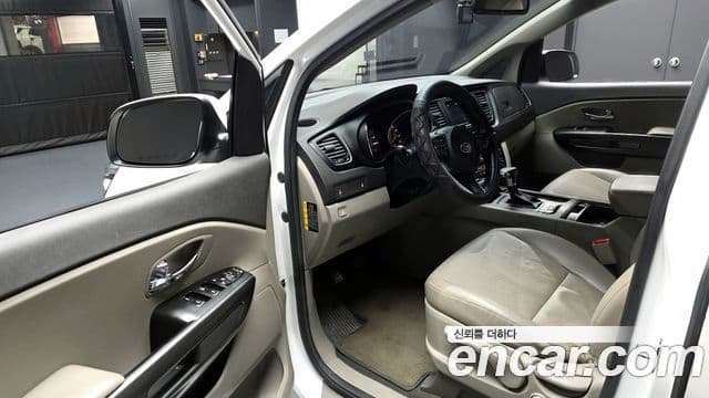 Kia All New Carnival Luxury, 2018 10