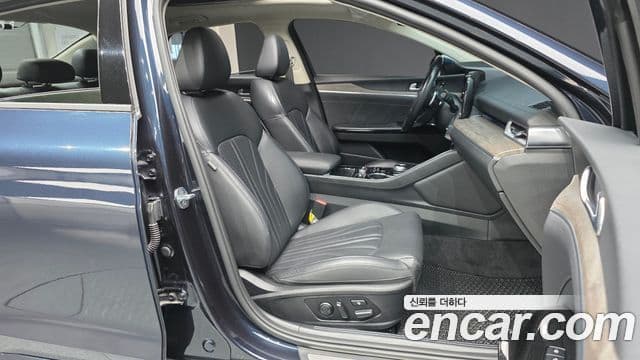 Kia K5 3세대 Signature, 2021 11