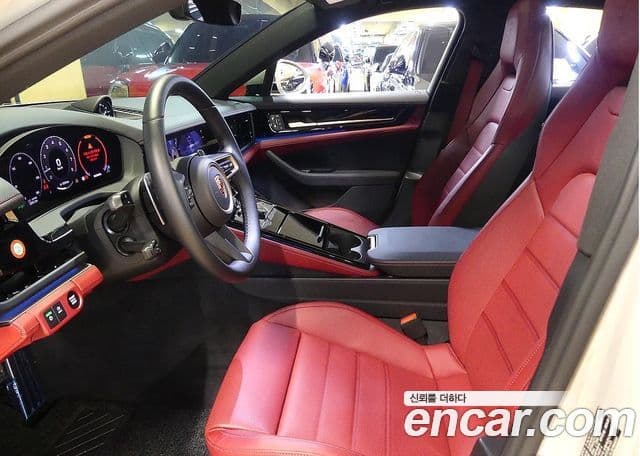 Porsche Panamera (976), 2025 10