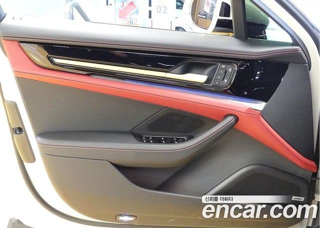 Porsche Panamera (976), 2025 11