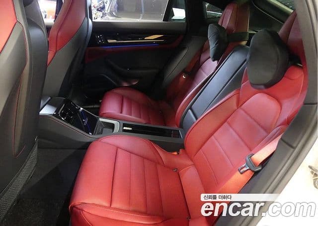 Porsche Panamera (976), 2025 17