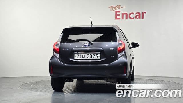 Toyota 프리우스 C, 2019 4