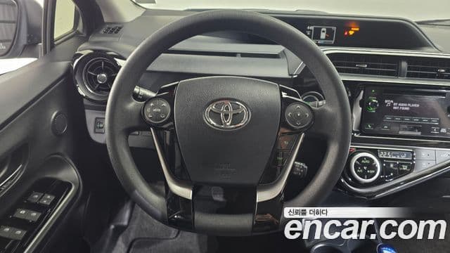 Toyota 프리우스 C, 2019 14