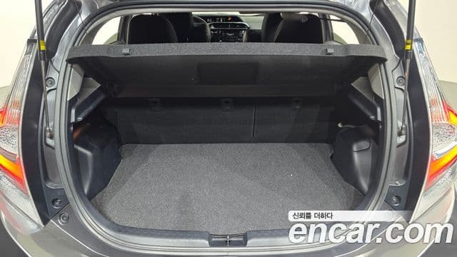 Toyota 프리우스 C, 2019 21