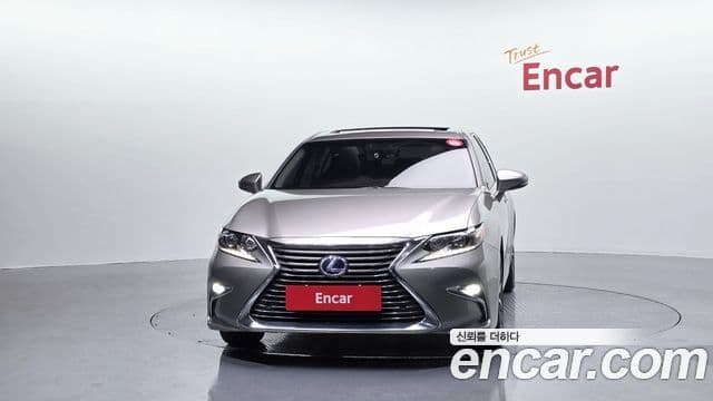 Lexus New ES300h XV60, 2017 3