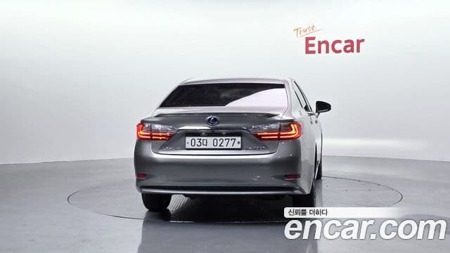 Lexus New ES300h XV60, 2017 4