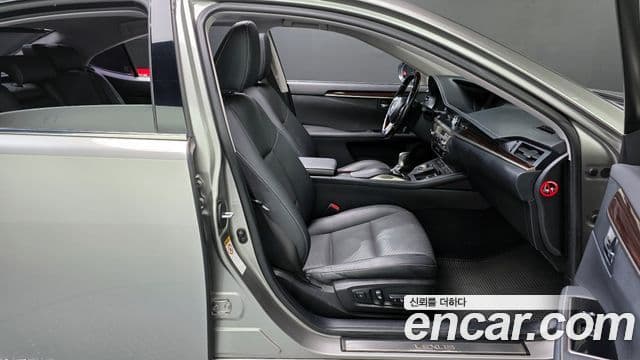 Lexus New ES300h XV60, 2017 10