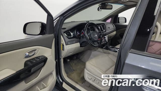 Kia All New Carnival Prestige, 2015 10