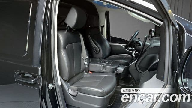 Hyundai Staria Modern, 2023 12