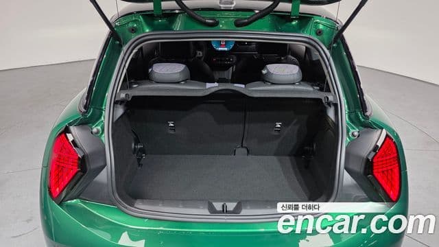 Mini Cooper C 4세대 Classic, 2025 21