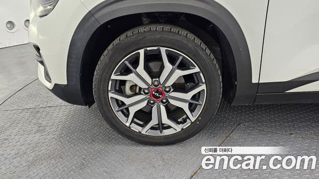 Kia Seltos Signature, 2023 все фото