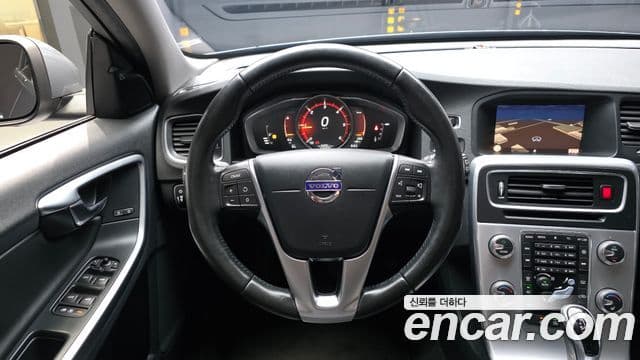 Volvo V60 1세대, 2017 13